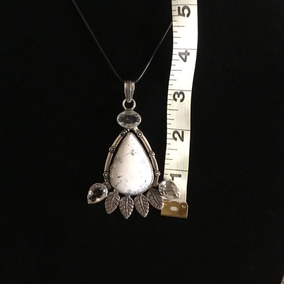 HOWLITE LARGE PEAR STONE PENDANT W/ 3 CLEAR QUARTZ SET IN DESIGN STERLING SILVER - Picture 3 of 5